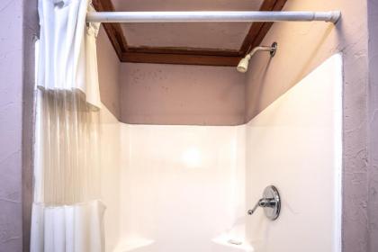 Apache Village 9 Queen Bed Midtown Pet Friendly Sleeps 2 - image 9