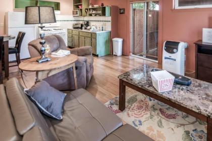 El Tigre 1 Bedroom Sleeps 3 Pets Welcome Flat Screen TV Fenced Yard - image 2