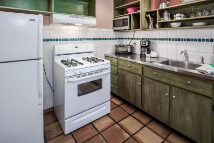 El Tigre 1 Bedroom Sleeps 3 Pets Welcome Flat Screen TV Fenced Yard - image 7