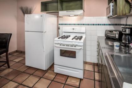 El Tigre 1 Bedroom Sleeps 3 Pets Welcome Flat Screen TV Fenced Yard - image 8