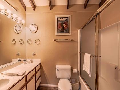 Innjoy 2 Bedrooms Pet Friendly WiFi Wood Fireplace Sleeps 4 - image 17