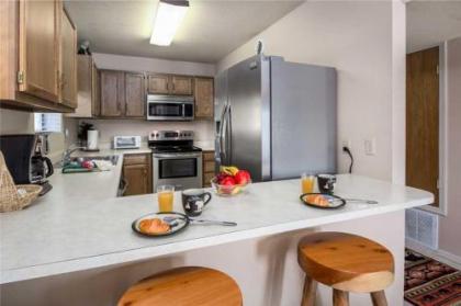 Mama Bear's Den 2 Bedrooms Sleeps 6 Wood Stove Gas Grill WiFi - image 2