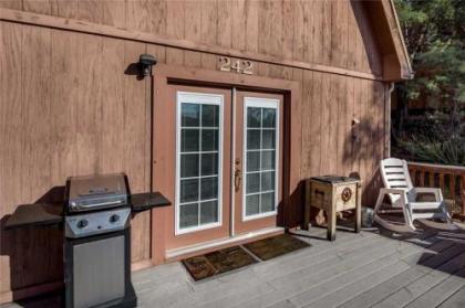 Mama Bear's Den 2 Bedrooms Sleeps 6 Wood Stove Gas Grill WiFi - image 5