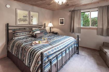 About Time 3 Bedrooms Fireplace Gas Grill WiFi Sleeps 8 - image 12