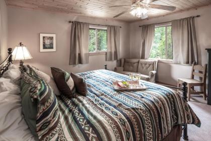 About Time 3 Bedrooms Fireplace Gas Grill WiFi Sleeps 8 - image 13