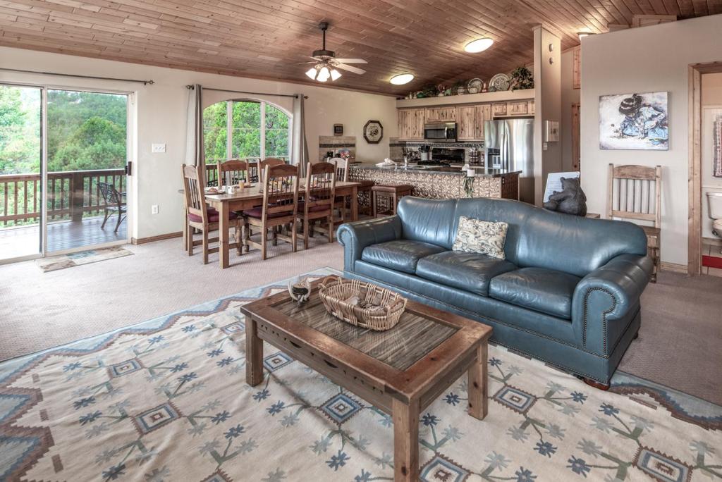 About Time 3 Bedrooms Fireplace Gas Grill WiFi Sleeps 8 - image 6