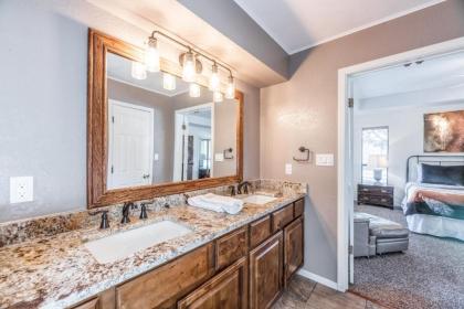Remember the Alamo 3 Bedrooms Sleeps 6 Pet Friendly Fenced Yard - image 11