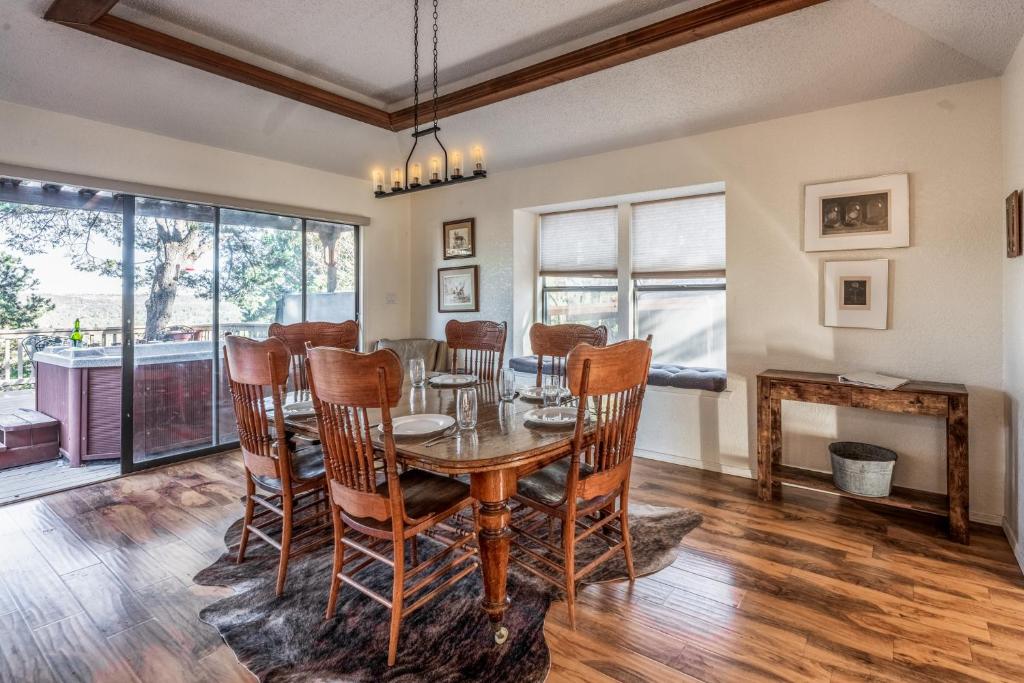 Remember the Alamo 3 Bedrooms Sleeps 6 Pet Friendly Fenced Yard - image 4