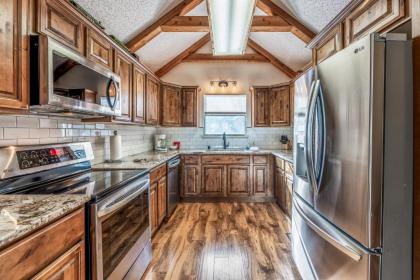 Remember the Alamo 3 Bedrooms Sleeps 6 Pet Friendly Fenced Yard - image 6