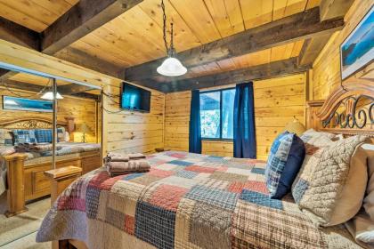 Ruidoso Antler Mountain Lodge - Game Room Hot Tub - image 9