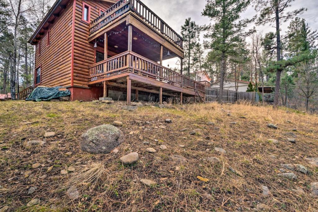 Unique Bear Country Cabin in Ruidoso with Hot Tub! - image 4