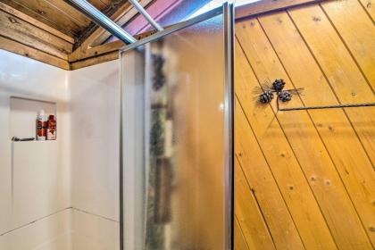 Unique Bear Country Cabin in Ruidoso with Hot Tub! - image 5