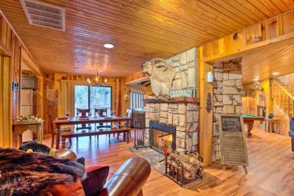 Unique Bear Country Cabin in Ruidoso with Hot Tub! - image 7