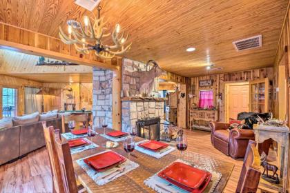 Unique Bear Country Cabin in Ruidoso with Hot Tub! - image 9