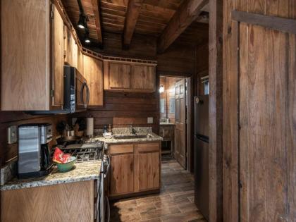 Midtown Riverfront Complex 10 Bedrooms 2 Hot Tub Sleeps 28 - image 11