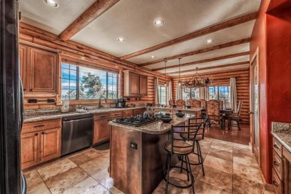 Big Sky 6 BRs Loft Decks Gameroom Sleeps 16 - image 9