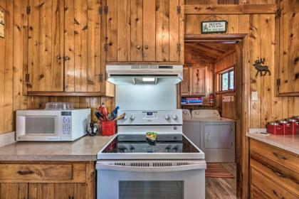 Quiet Retreat with Hot Tub - 16 Miles to Ski Apache! - image 8