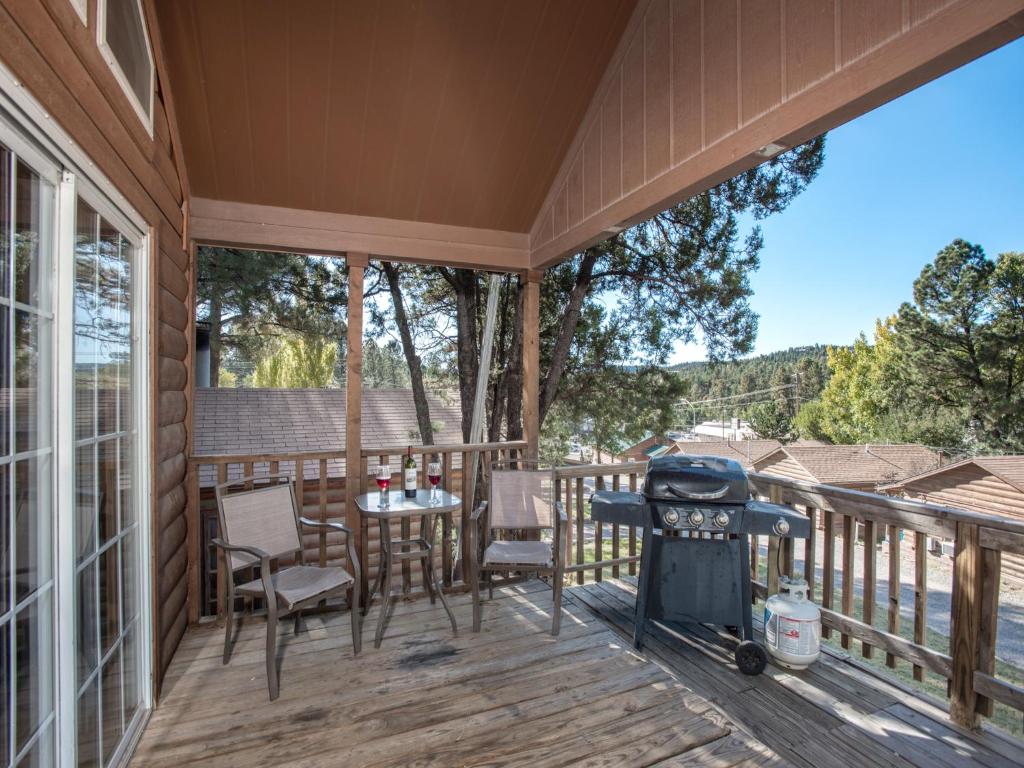 Aloft Cabin 1 Bedroom 1 Loft Midtown Sleeps 6 - main image