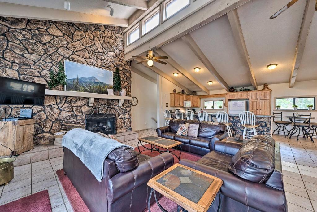 Ruidoso Home with Private Wet Bar and Pool Table - main image