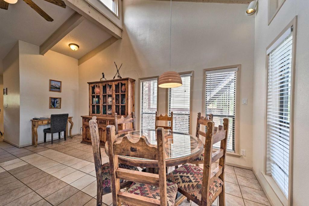 Ruidoso Home with Private Wet Bar and Pool Table - image 6