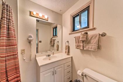 Townhome in Ruidoso with Foosball and Pool Table - image 11