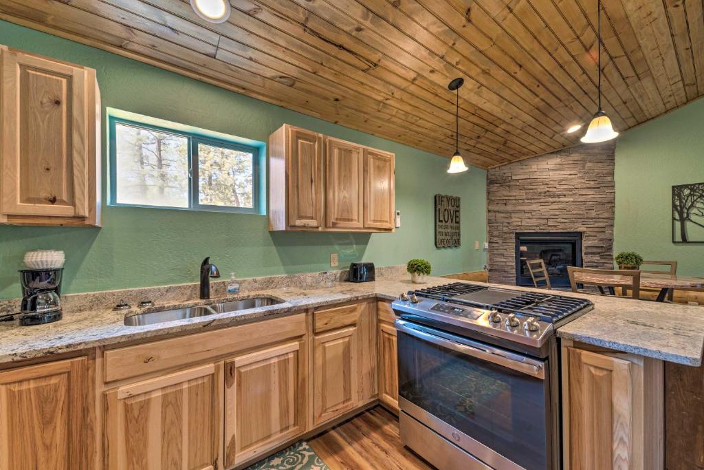 Historic Ruidoso Escape with Sierra Blanca View! - image 3