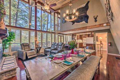Grand Ruidoso Hideaway with Game Room and Hot Tub
