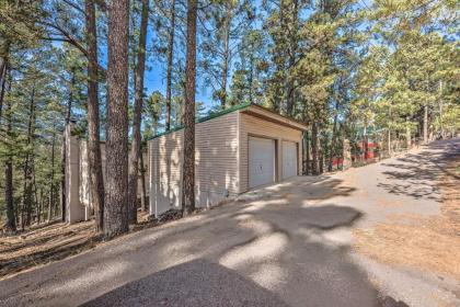 Grand Ruidoso Hideaway with Game Room and Hot Tub - image 11