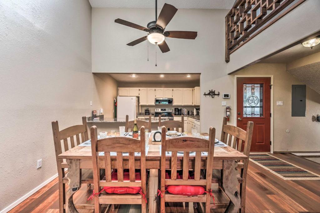 Ruidoso Condo with Tri-Level Deck 1 Mi to Dtwn - image 4
