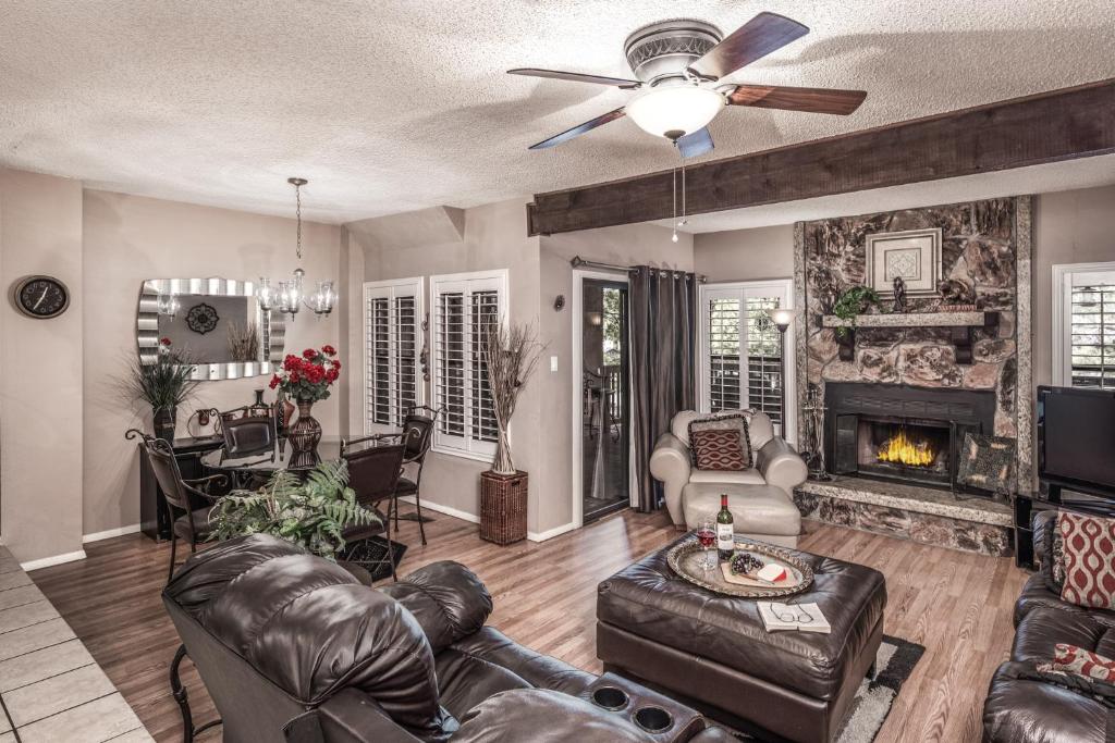 Pinon Park B2 2 BRs Hot Tub Pets Welcome WiFi Sleeps 6 - main image