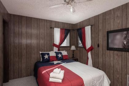 McCarthy House 3 Bedroom Deck Views Sleeps 6 WiFi - image 11