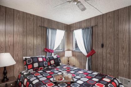 McCarthy House 3 Bedroom Deck Views Sleeps 6 WiFi - image 9