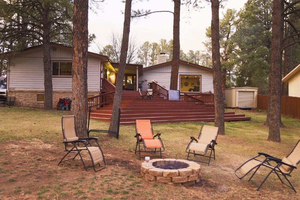 Ruidoso Pines 6 Bedrooms Hot Tub Firepit WIFI Sleeps 12 - main image
