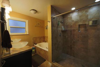 Ruidoso Pines 6 Bedrooms Hot Tub Firepit WIFI Sleeps 12 - image 11