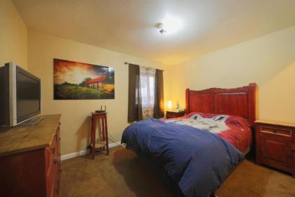 Ruidoso Pines 6 Bedrooms Hot Tub Firepit WIFI Sleeps 12 - image 17