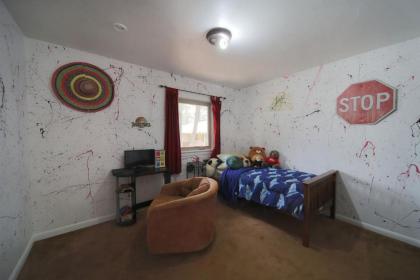 Ruidoso Pines 6 Bedrooms Hot Tub Firepit WIFI Sleeps 12 - image 18
