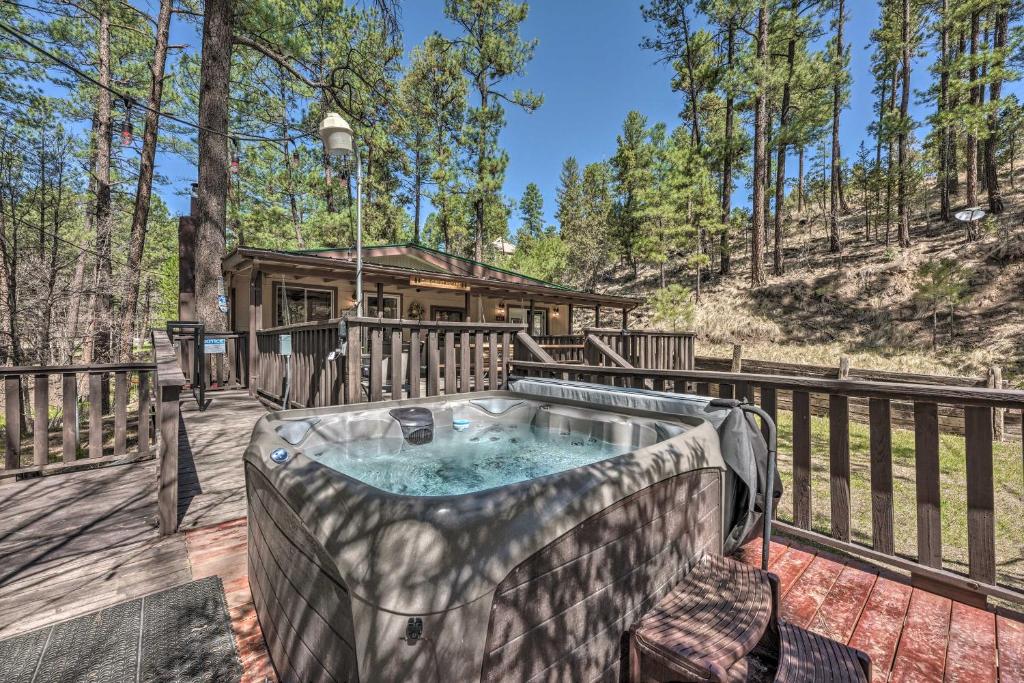 Cozy Cabin with Deck 4 Mi to Downtown Ruidoso! - main image