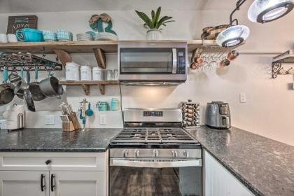 Cozy Cabin with Deck 4 Mi to Downtown Ruidoso! - image 10