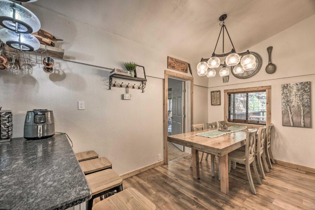 Cozy Cabin with Deck 4 Mi to Downtown Ruidoso! - image 6