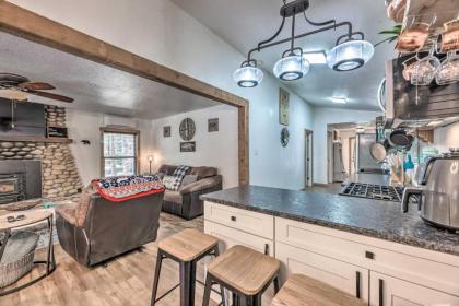 Cozy Cabin with Deck 4 Mi to Downtown Ruidoso! - image 7