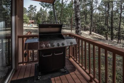 Shady Pines 3 BRs Game Room Fireplace Wifi Sleeps 12 - image 10