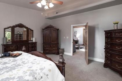 Shady Pines 3 BRs Game Room Fireplace Wifi Sleeps 12 - image 14