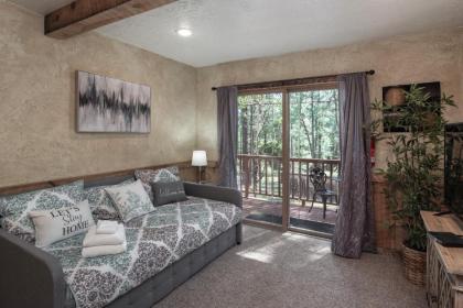 Shady Pines 3 BRs Game Room Fireplace Wifi Sleeps 12 - image 8