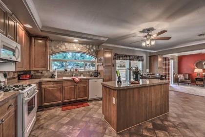 Ruidoso Retreat with Grill Central Location! - image 8