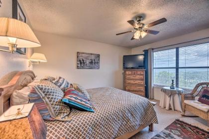 Mountains Majesty Cabin with Mtn View Deck - image 17
