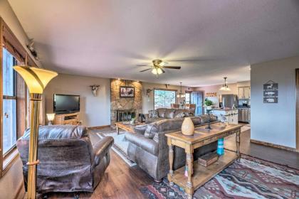 Mountains Majesty Cabin with Mtn View Deck - image 3
