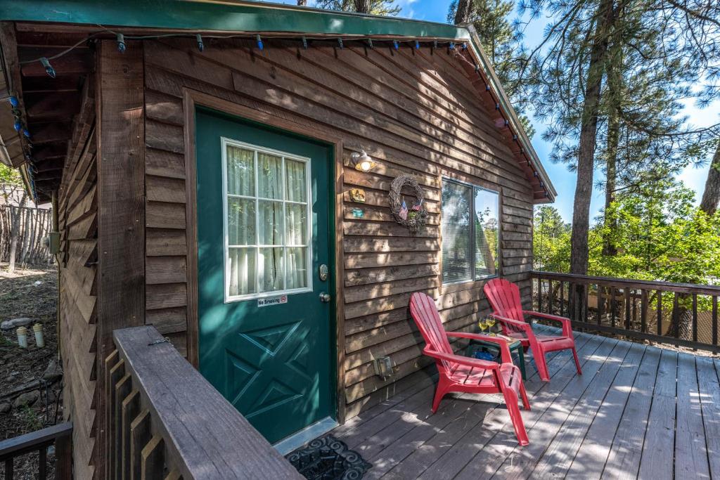 Cozy Bear 4 Studio Fireplace Downtown Sleeps 4 - main image