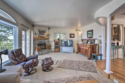 Panoramic Hideaway Estate with Beautiful Views - image 8