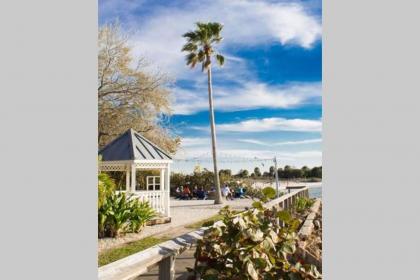 Riverview Studio 507 Beach steps away!+pool+WiFi - image 12