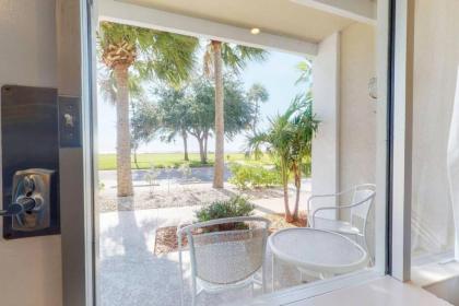 Sea Spray Studio 114 Beach steps away! pool+WiFi - image 10